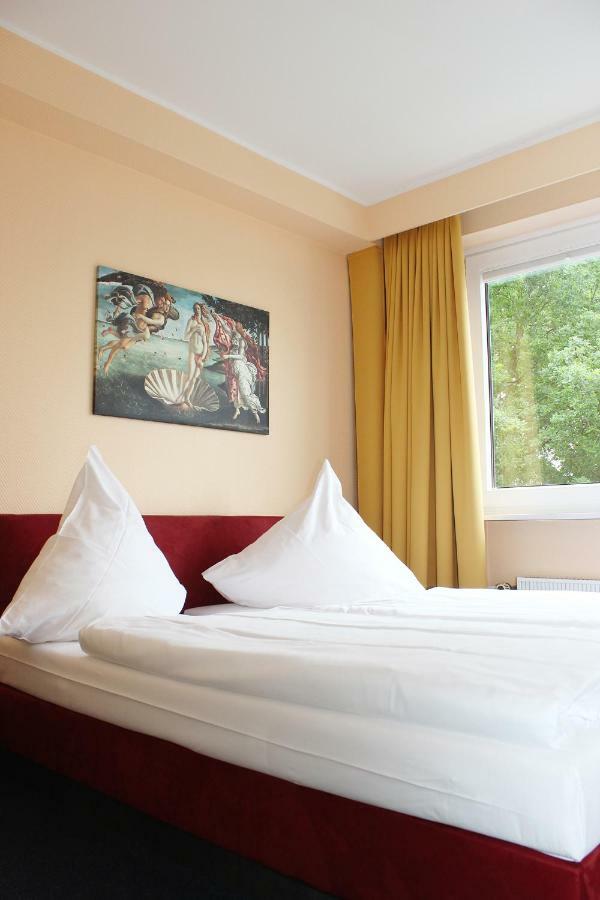 Wiking Hotel Henstedt-Ulzburg Exterior photo